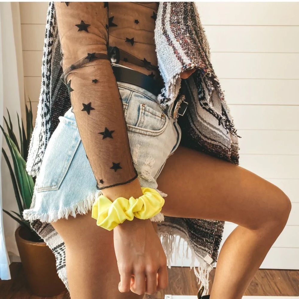 NWOT BANDITS Scrunchie with Pocket & Silver key ring - Neon yellow